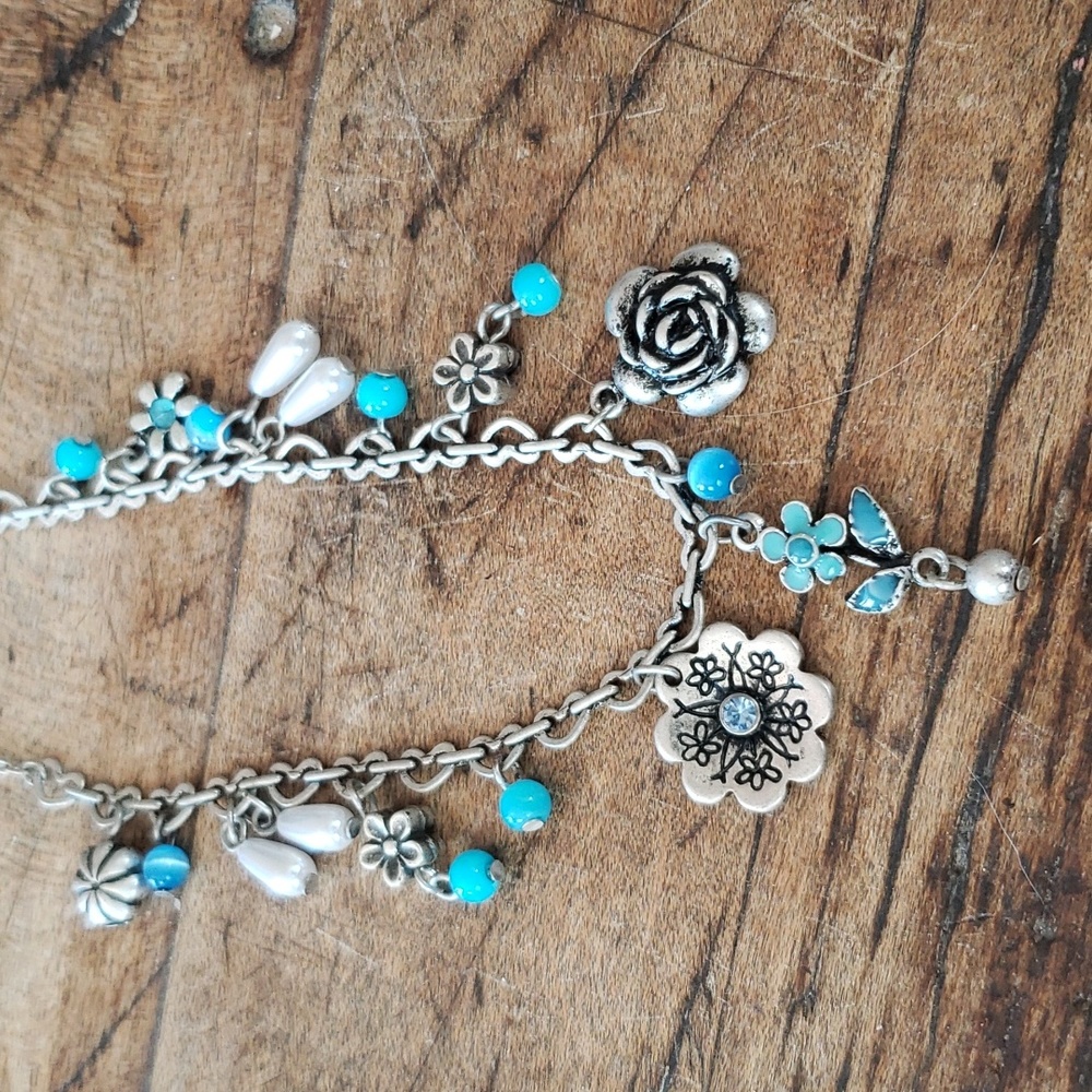 Silver, blue bead and pearl necklace.